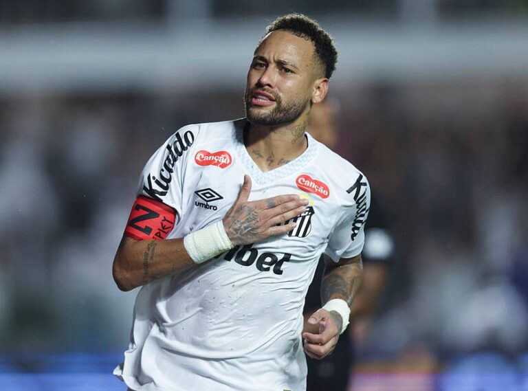 Фото для новини:Неймар любить поїсти: його кухарка не витримала і поскаржилася до суду