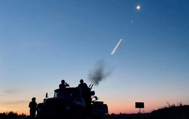 Фото для новини:Нічна атака: є влучання 19 дронів на 15 локаціях