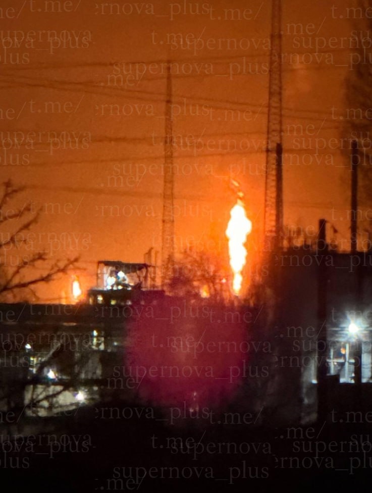 Фото для новини:Низку міст РФ накрили вибухи, є влучання і пожежі