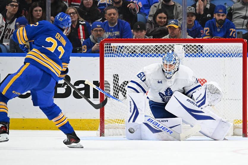 Фото для новини:НХЛ: Баффало дотиснув Торонто в серії булітів