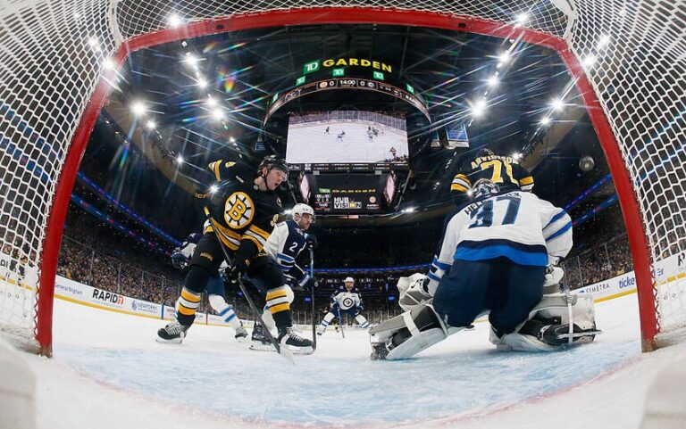 Фото для новини:НХЛ: тріумфи Бостона, Тампи й Баффало