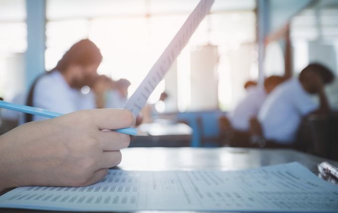 Фото для новини:НМТ-2026 за кордоном: вільних місць вже немає в 17 містах