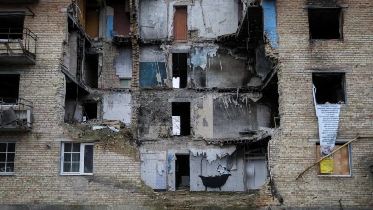 Фото для новини:Обличчя без маски: журналісти назвали ім'я Бенксі