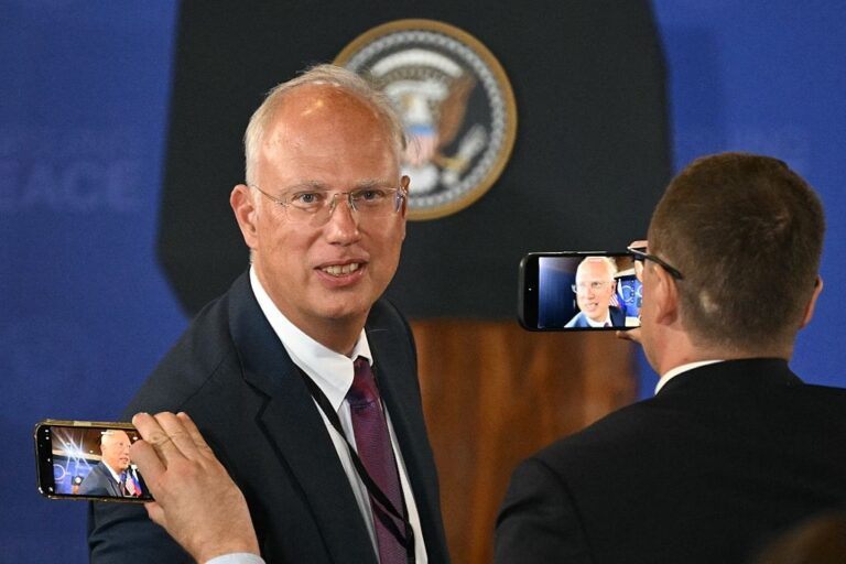 Фото для новини:Переговорник Путіна закликав Трампа ввести санкції проти Європи