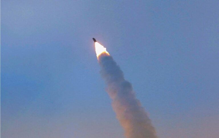 Фото для новини:Північна Корея запустила 10 балістичних ракет