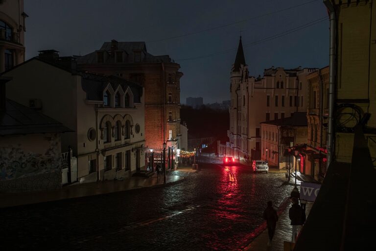 Фото для новини:По всій Україні відновили відключення світла