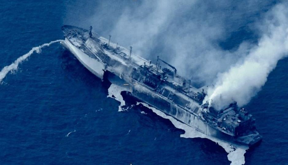 Фото для новини:Пошкоджений російський газовоз дрейфує в Середземному морі