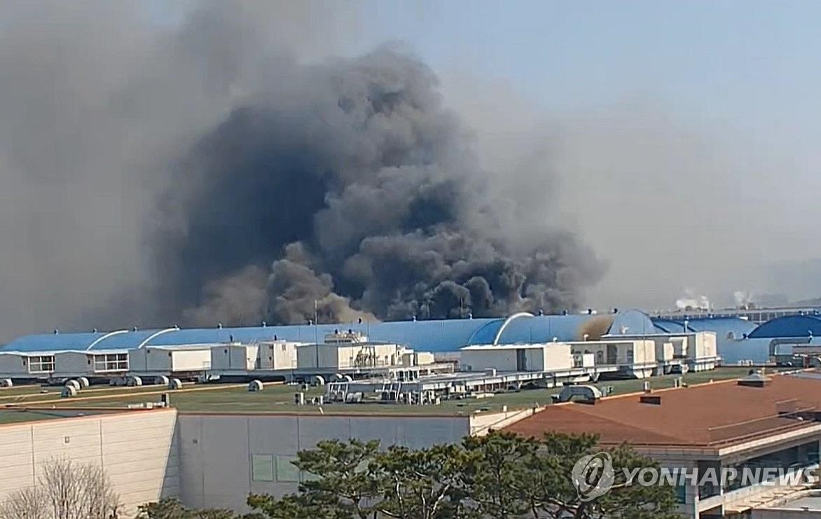 Фото для новини:Пожежа на заводі у Південній Кореї: відомо про 10 загиблих