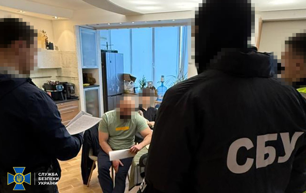 Фото для новини:Продали "документів" на 17 млн: викрито схему легалізації іноземців у ЄС