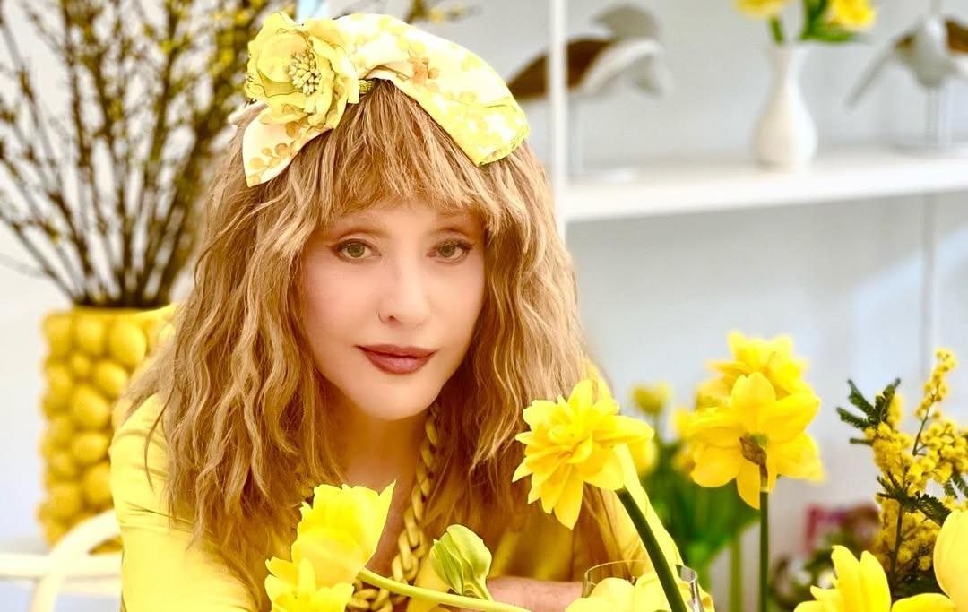 Фото для новини:Пугачова вперше з&rsquo;явилася на публіці з тростиною