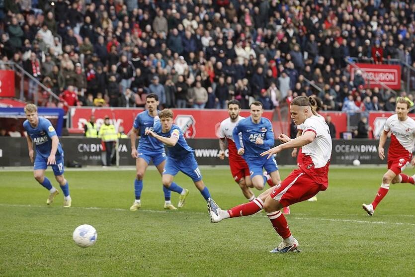 Фото для новини:Реалізований пенальті став першим голом Степанова в Нідерландах