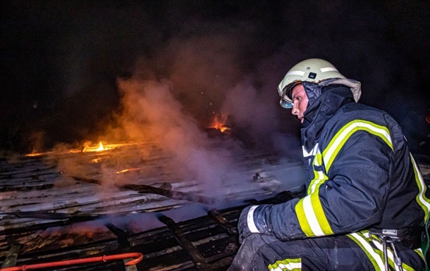 Фото для новини:РФ атакувала Дніпро: у місті пожежа