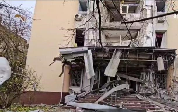 Фото для новини:РФ обстріляла лікарню у Херсоні, троє поранених