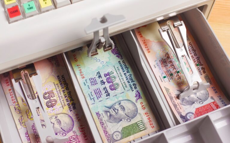 Фото для новини:Росія не може позбутися накопичених в Індії рупій