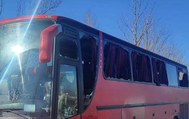 Фото для новини:Росіяни атакували дроном автобус на Харківщині, є жертви