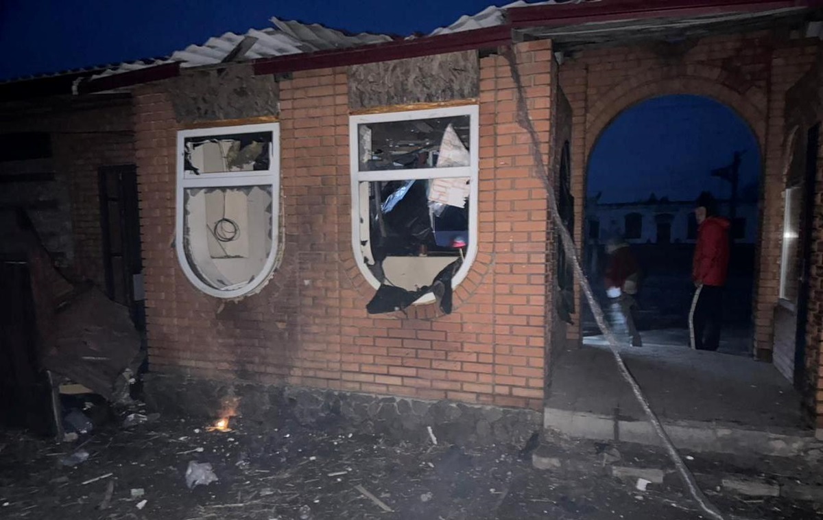 Фото для новини:Росіяни атакували магазин на Харківщині, є поранені