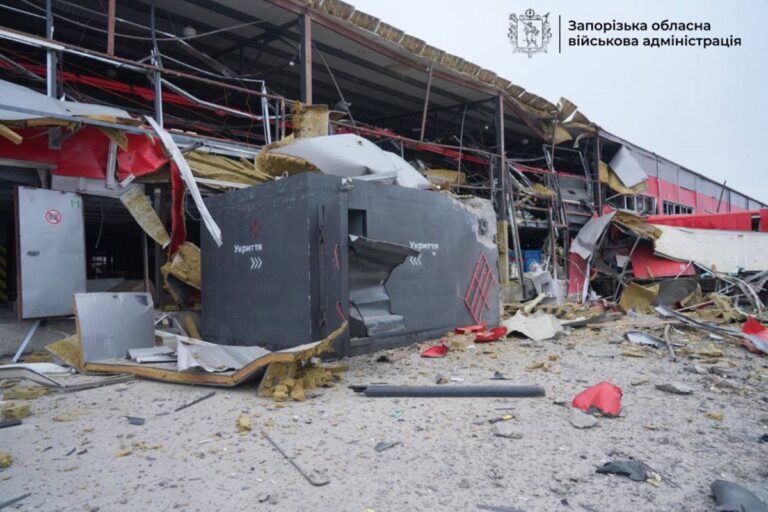 Фото для новини:Росіяни атакували Запоріжжя: восьмеро постраждалих