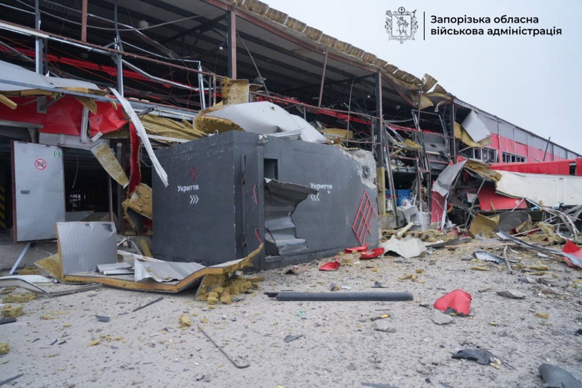 Фото для новини:Росіяни атакували Запоріжжя: восьмеро постраждалих