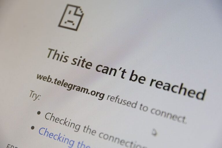 Фото для новини:Росіяни повертаються до стаціонарних телефонів на тлі блокування Telegram