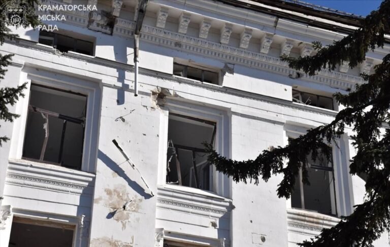 Фото для новини:Росіяни скинули чотири бомби на центр Краматорська