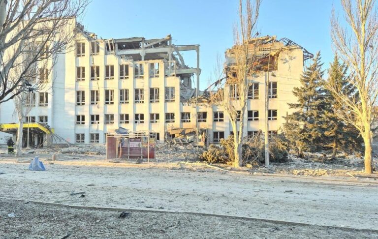 Фото для новини:Росіяни скинули КАБ на центр Краматорська: є потерпілі