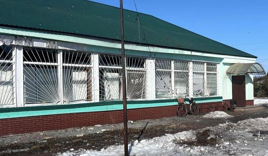 Фото для новини:Росіяни вдарили Молнією по магазину на Чернігівщині