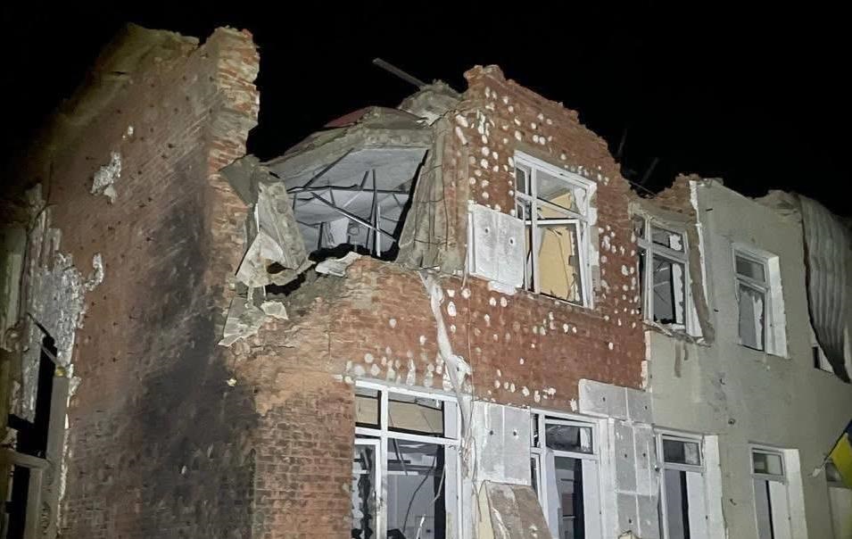 Фото для новини:Росіяни зруйнували ліцей на Чернігівщині