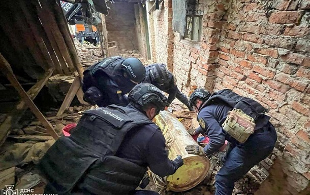 Фото для новини:Сапери МВС за тиждень знешкодили 39 нерозірваних боєчастин ракет РФ