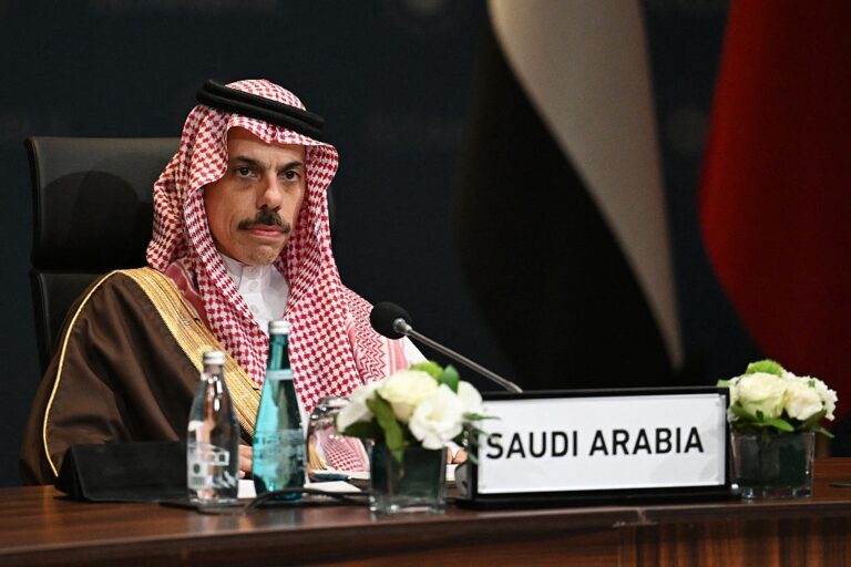 Фото для новини:Саудівська Аравія попередила Іран про військову відповідь