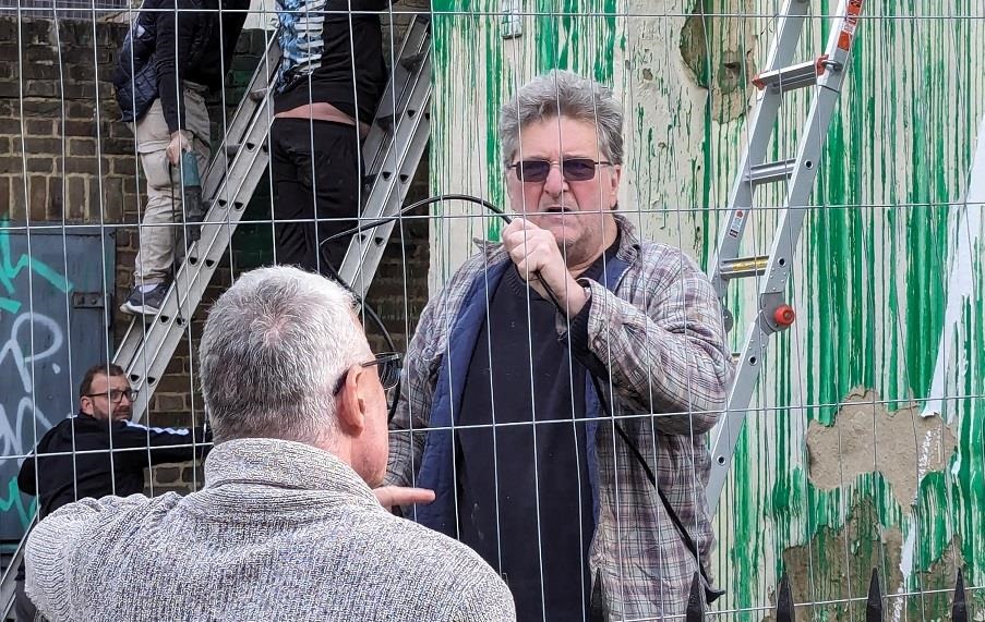 Фото для новини:Ще один Бенксі. Журналісти приписують ім'я художника будівельнику