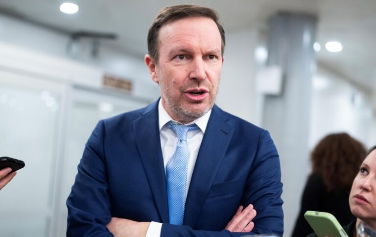 Фото для новини:Сенатор США: Трамп втратив контроль над війною