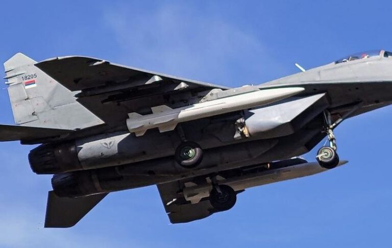 Фото для новини:Сербія після витоку фото визнала купівлю китайських ракет CM-400