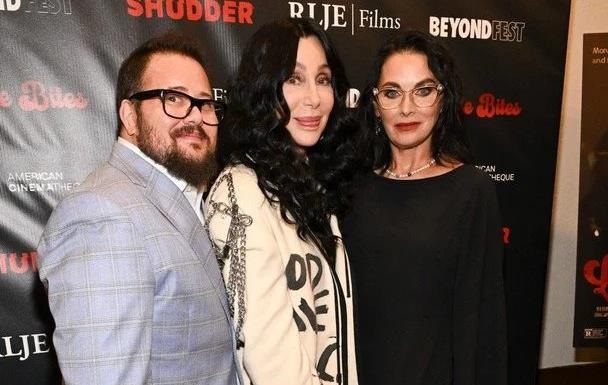 Фото для новини:Шер одружила сина, який змінив стать