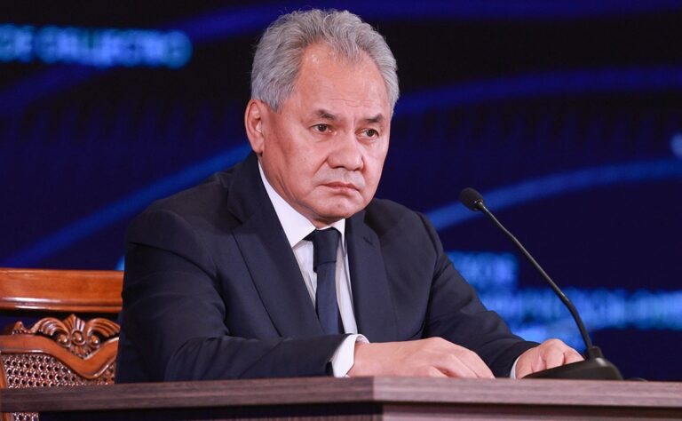 Фото для новини:Шойгу пожалівся, що Урал "став досяжним" для ударів України