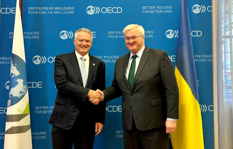 Фото для новини:Сибіга зустрівся у Франції із генсеком ОЕСР