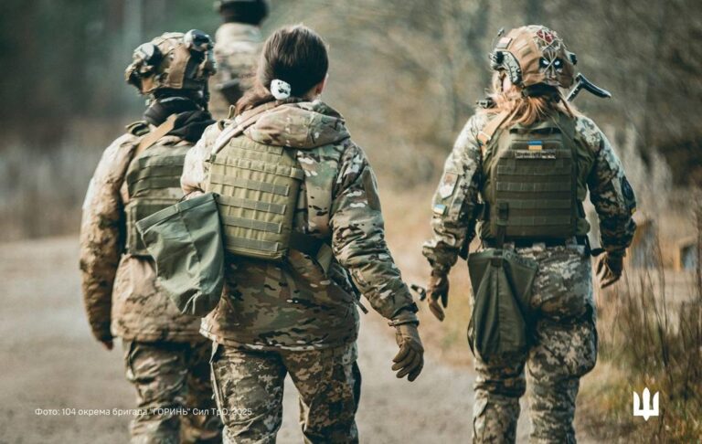 Фото для новини:Сирський назвав кількість жінок у ЗСУ