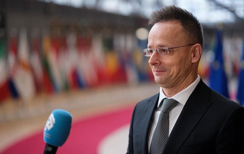 Фото для новини:Сійярто примарилися "гроші української військової мафії" в Угорщині