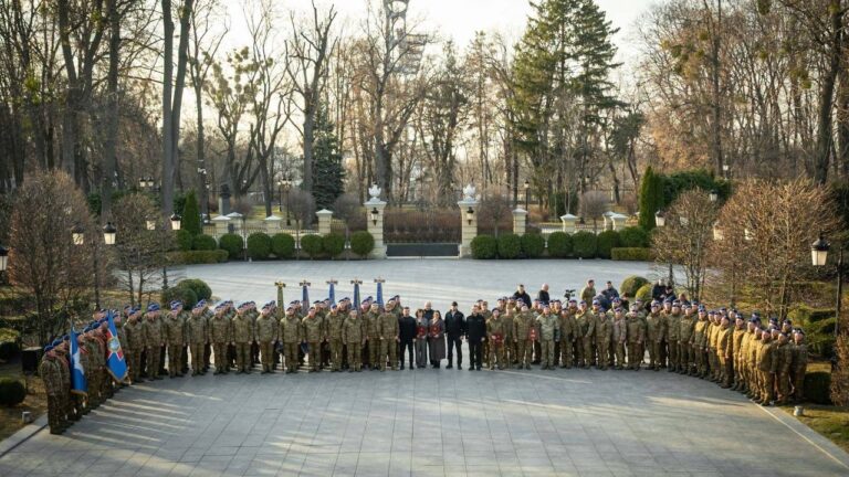 Фото для новини:Володимир Зеленський привітав бійців Національної гвардії України з професійним святом