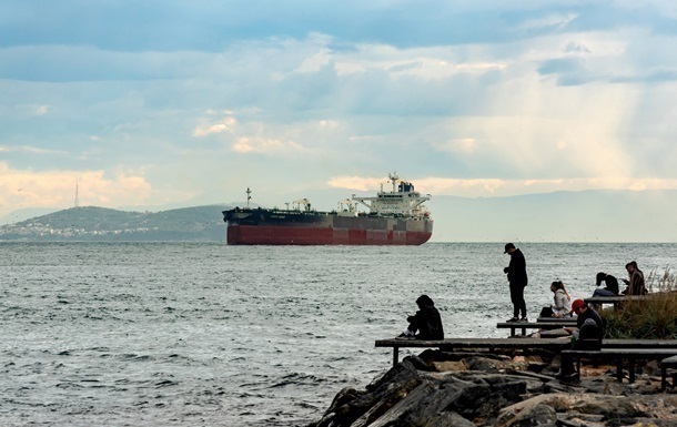 Фото для новини:США дозволили Індії купувати застряглу в морі російську нафту