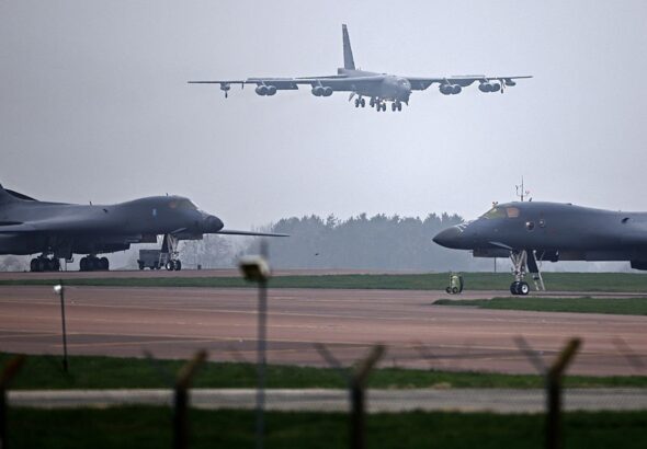 Фото для новини:США перекинули до Британії стратегічні бомбардувальники B-52H