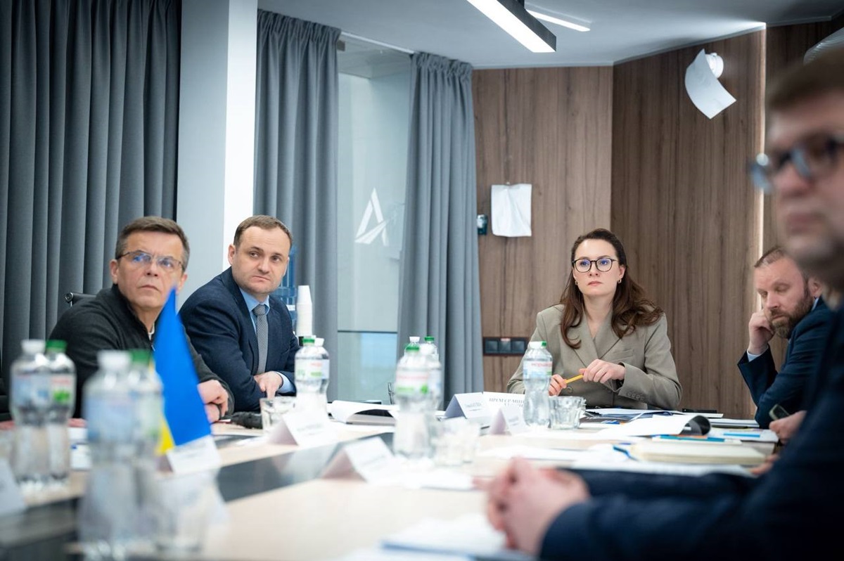 Фото для новини:Свириденко повідомила про початок ямкового ремонту доріг