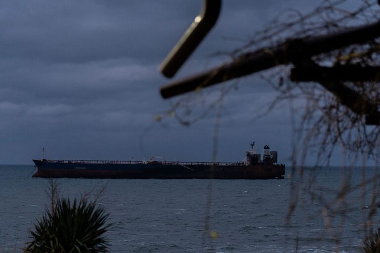 Фото для новини:Танкер із російським пальним, який прямував до Куби, змінив курс