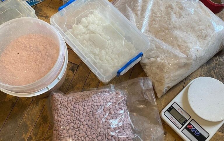 Фото для новини:"Товар" ховали у продуктах і вазонах: поліція викрила наркоугруповання