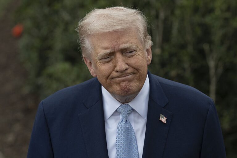 Фото для новини:Трамп розробляє стратегію щодо захоплення ядерних запасів Ірану - ЗМІ