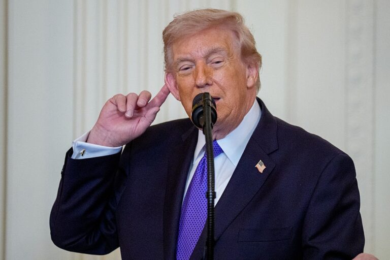 Фото для новини:Трамп заявив про "безмежні" запаси зброї США