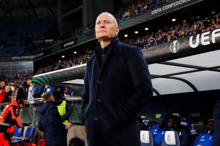 Фото для новини:Тренер Леха прокоментував болючий виліт від Шахтаря