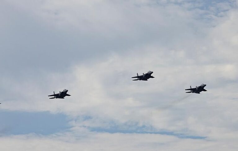 Фото для новини:Три американські F-15 над Кувейтом збив місцевий пілот - ЗМІ