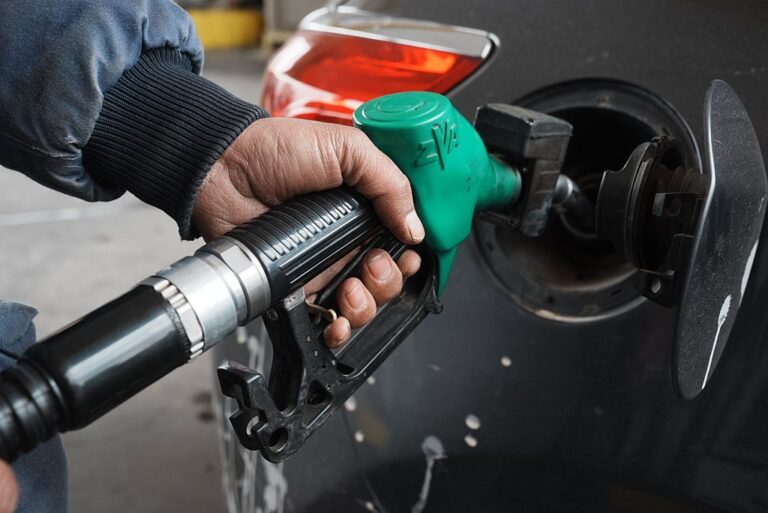 Фото для новини:Цінники вже ростуть. Що буде з паливом в Україні