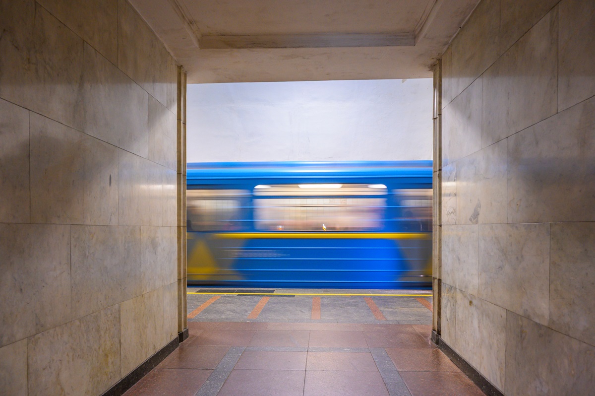 Фото для новини:Тунель між станціями Тараса Шевченка та Почайна відремонтують за 1,84 млрд