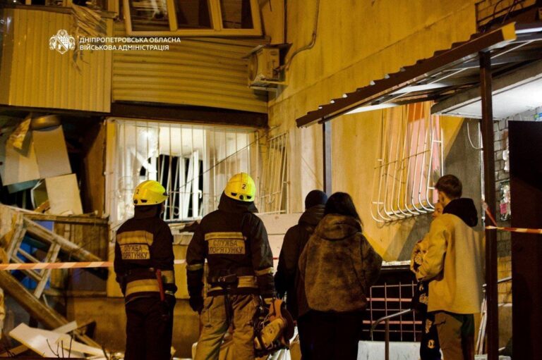 Фото для новини:У Дніпрі пошкоджено вісім багатоповерхівок